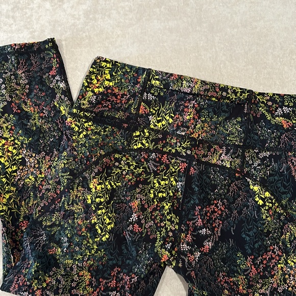 Sweaty Betty Power Workout leggings,  bright floral pattern - Picture 5 of 5
